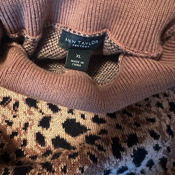 Ann Taylor Factory Women’s XL Cheetah Sweater - Picture 4 of 4